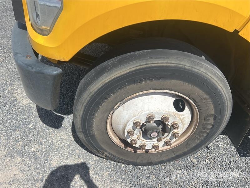 Ford F-650 4x2 Van Truck (Inoperable) Tovornjaki zabojniki