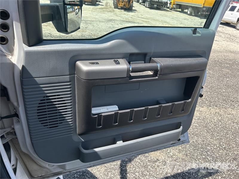 Ford F-650 4x2 Van Truck Sanduk kamioni