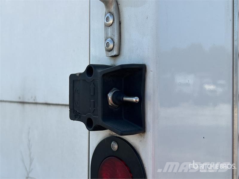 Ford F-650 4x2 Van Truck Sanduk kamioni