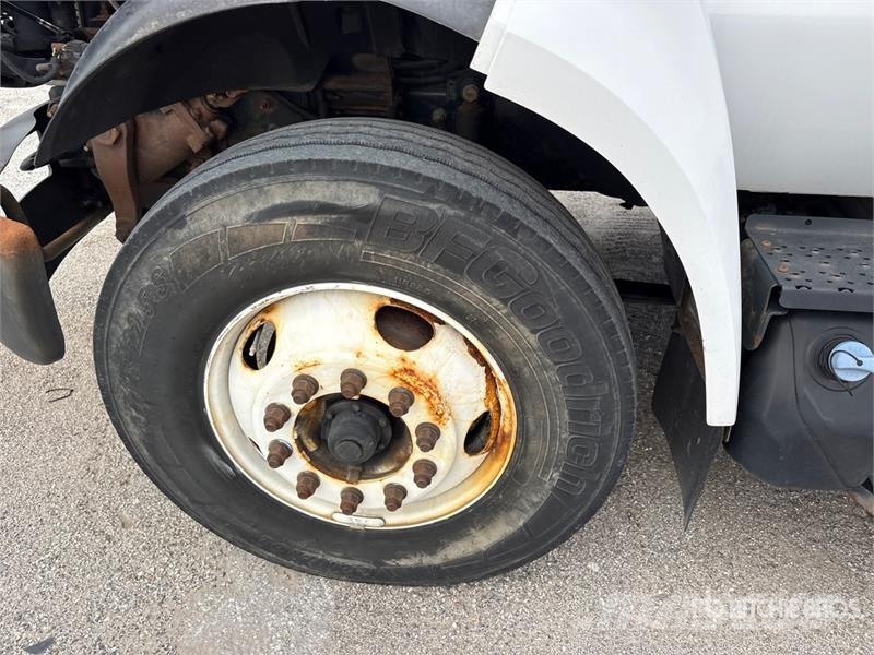 Ford F-650 Van Truck Furgons