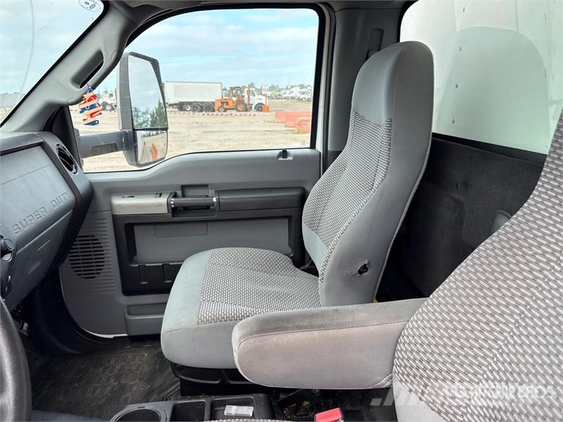 Ford F-650 Van Truck Furgons