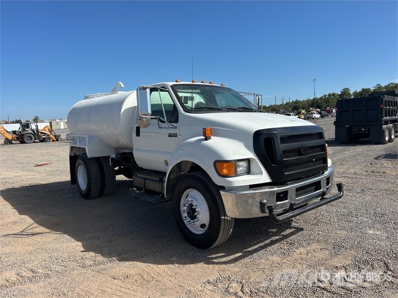 Ford F-650 XL 2000 gal 4x2 Water Truck Vandens sunkvežimiai