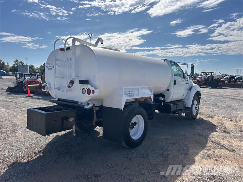 Ford F-650 XL 2000 gal 4x2 Water Truck Vandens sunkvežimiai