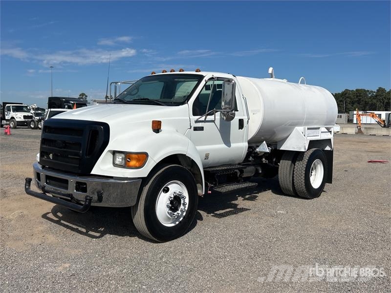 Ford F-650 XL 2000 gal 4x2 Water Truck Vandens sunkvežimiai