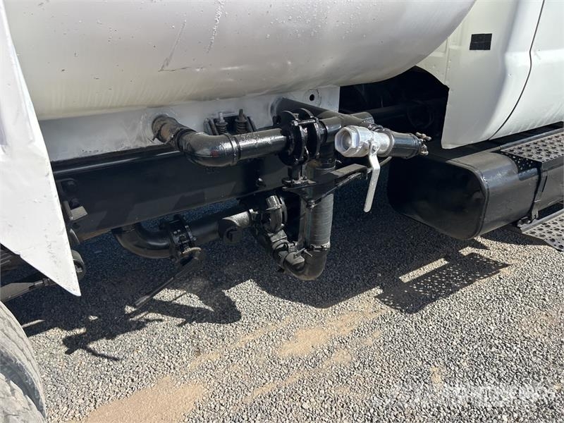 Ford F-650 XL 2000 gal 4x2 Water Truck Vandens sunkvežimiai