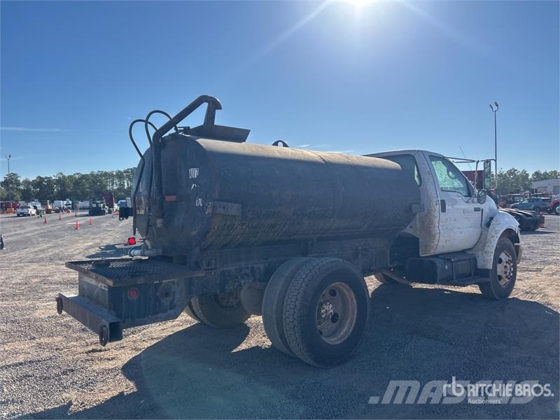 Ford F-650 XL 2000 gal 4x2 Water Truck 급수차