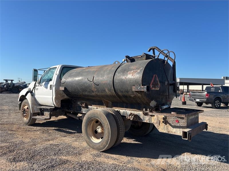 Ford F-650 XL 2000 gal 4x2 Water Truck 급수차
