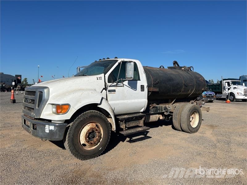 Ford F-650 XL 2000 gal 4x2 Water Truck 급수차