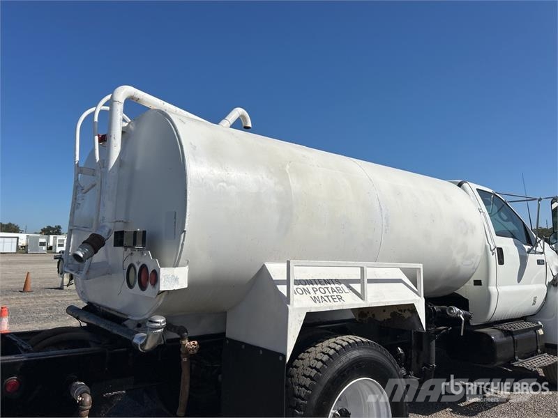 Ford F-650 XL 2000 gal 4x2 Water Truck Vandens sunkvežimiai
