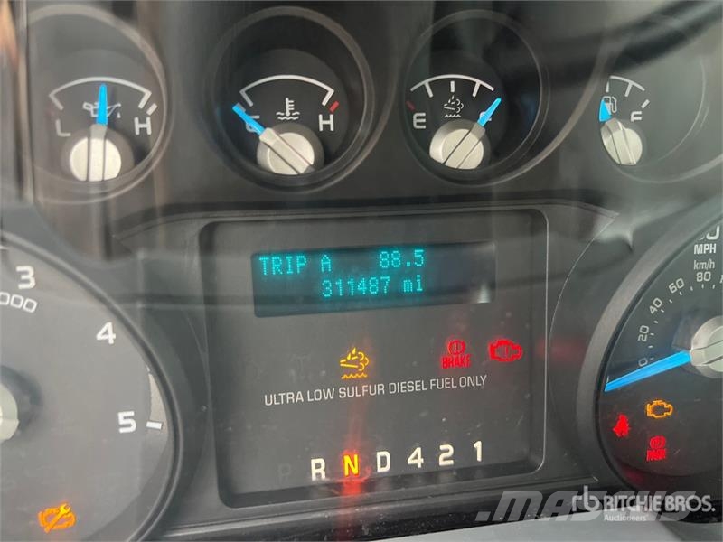 Ford F-650 XLT 4x2 Van Truck Furgons