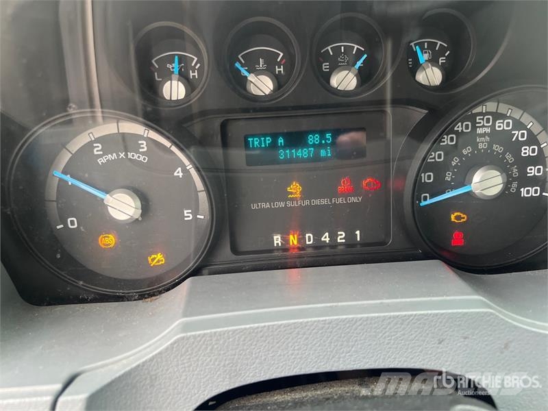 Ford F-650 XLT 4x2 Van Truck Furgons