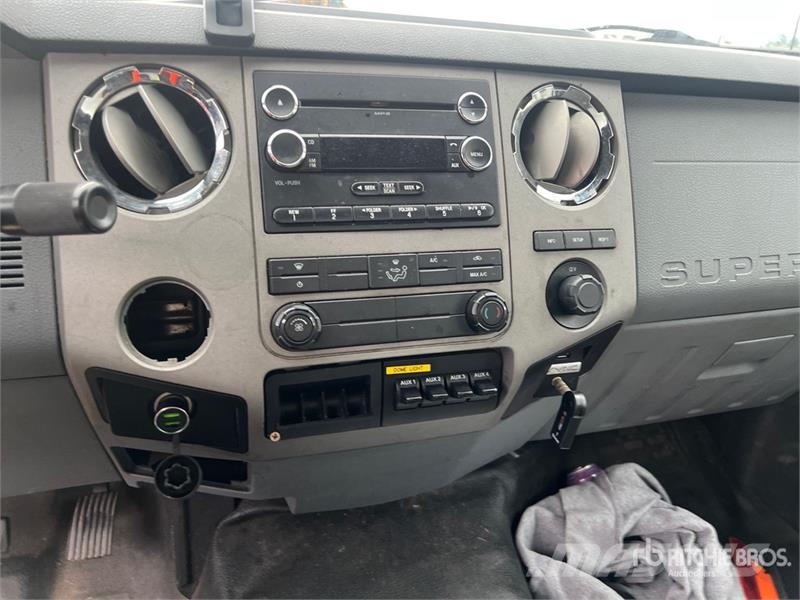 Ford F-650 XLT 4x2 Van Truck Furgons