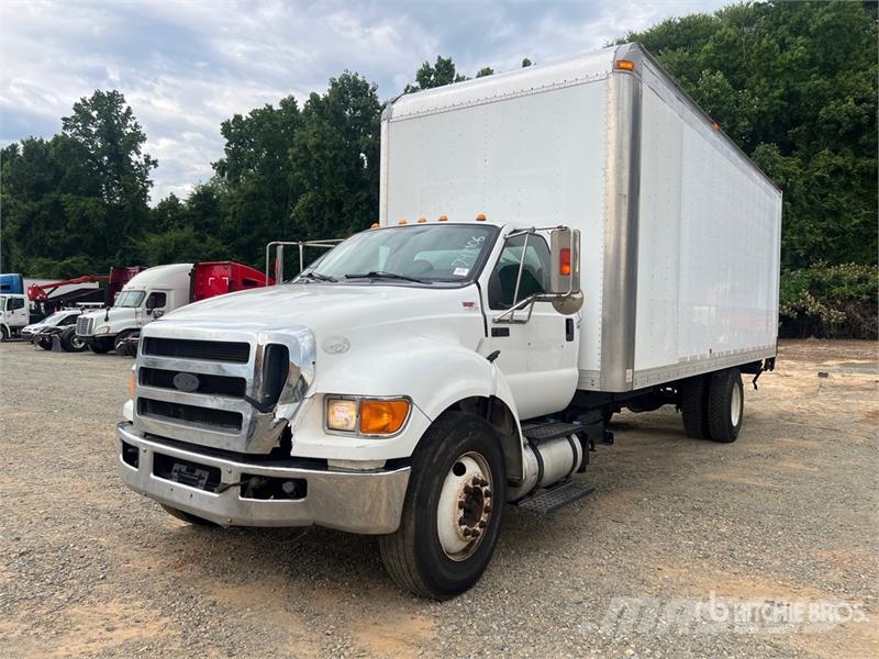 Ford F-650 XLT 4x2 Van Truck Furgons