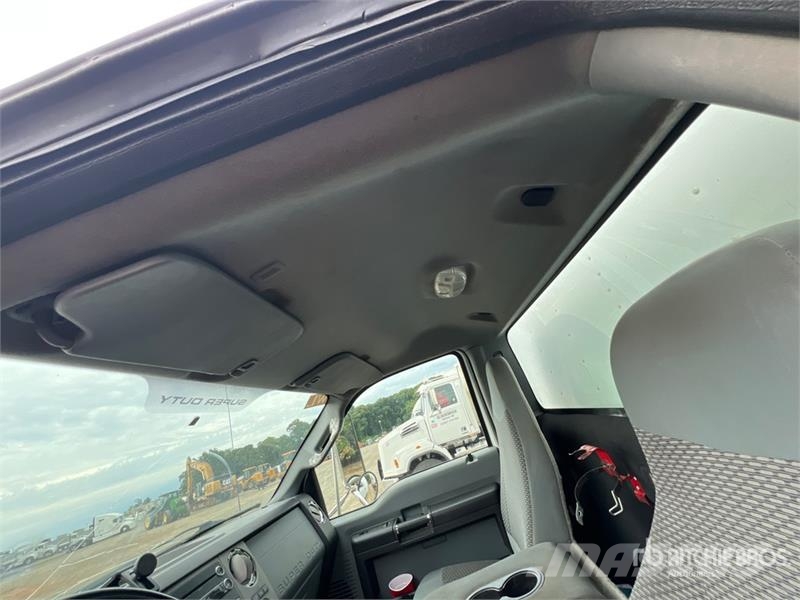 Ford F-650 XLT 4x2 Van Truck Furgons