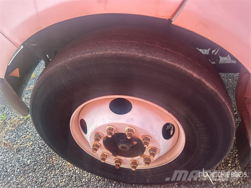 Ford F-650 XLT 4x2 Van Truck Camion Fourgon
