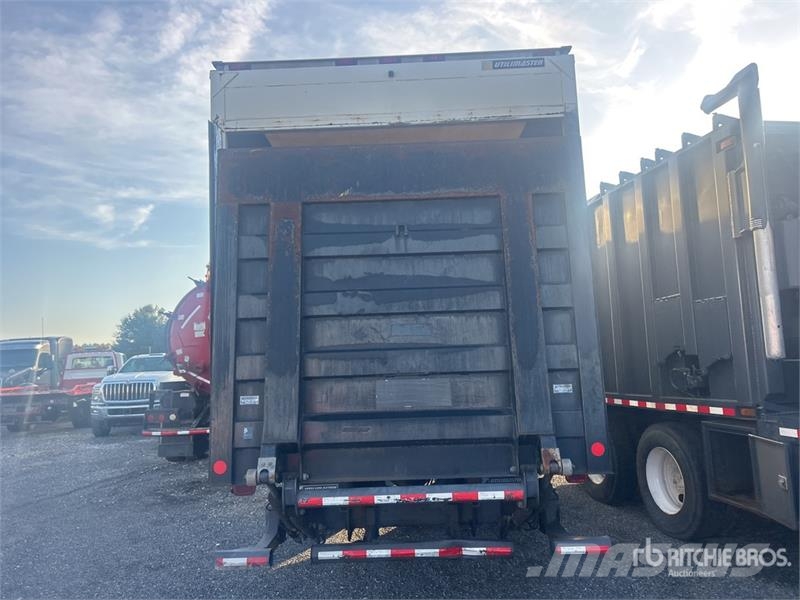 Ford F-650 XLT 4x2 Van Truck Camion Fourgon