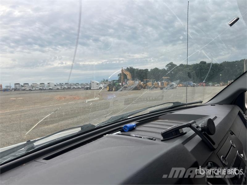 Ford F-650 XLT 4x2 Van Truck Furgons