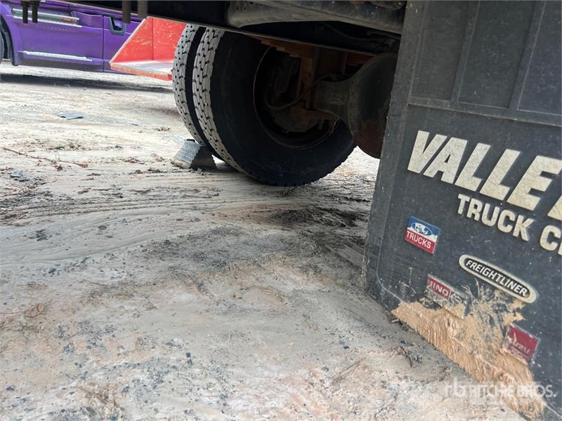 Ford F-650 XLT 4x2 Van Truck Furgons
