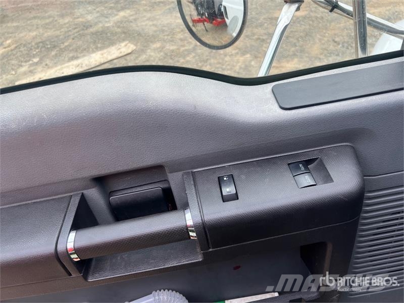 Ford F-650 XLT 4x2 Van Truck Furgons