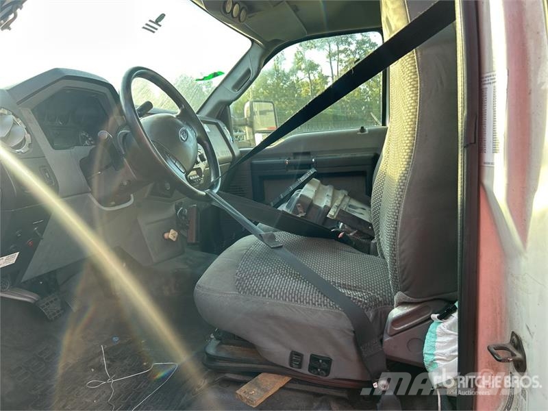 Ford F-650 XLT 4x2 Van Truck Camion Fourgon