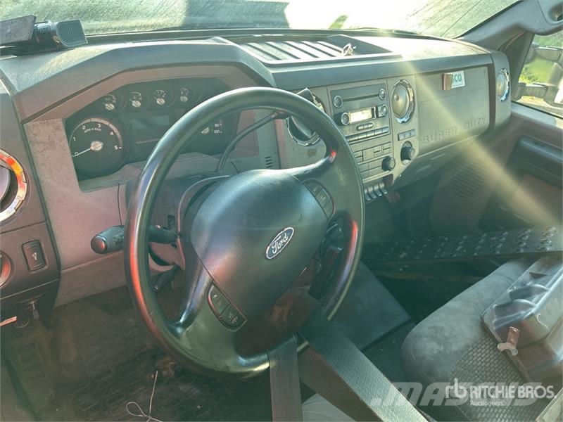 Ford F-650 XLT 4x2 Van Truck Camion Fourgon
