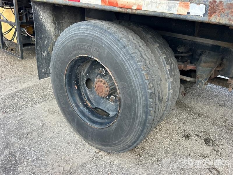 Ford F-700 4x2 Attenuator Truck Munitsipaalsõidukid