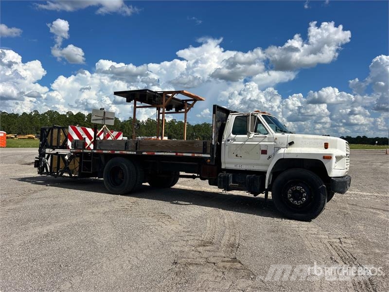 Ford F-700 4x2 Attenuator Truck Munitsipaalsõidukid