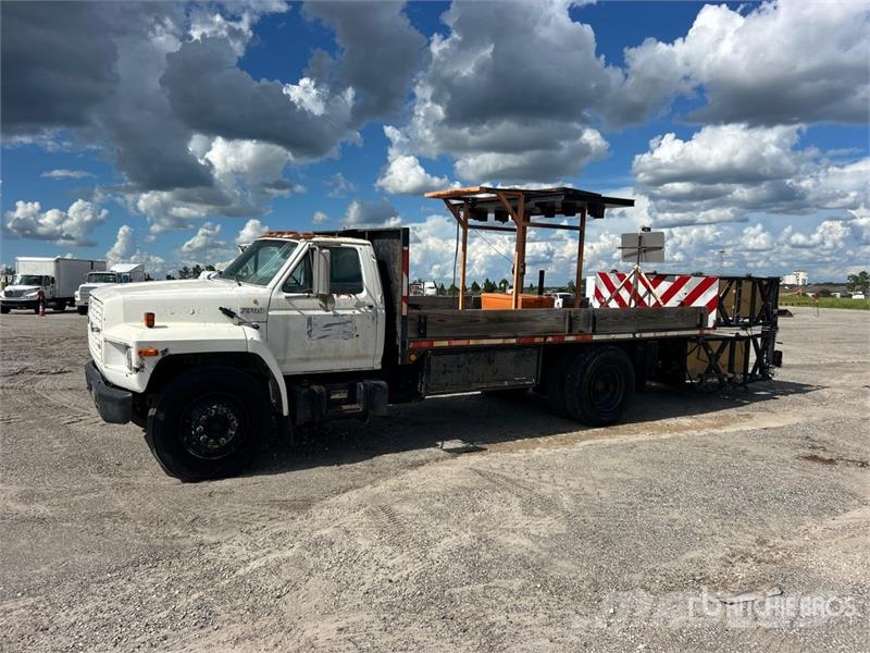 Ford F-700 4x2 Attenuator Truck Munitsipaalsõidukid
