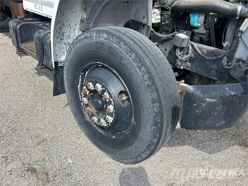 Ford F-700 4x2 Attenuator Truck Munitsipaalsõidukid