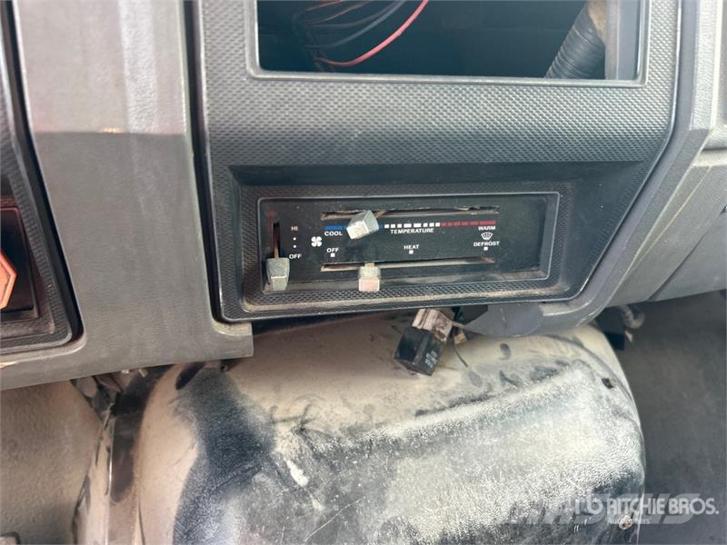 Ford F-700 4x2 Attenuator Truck Munitsipaalsõidukid