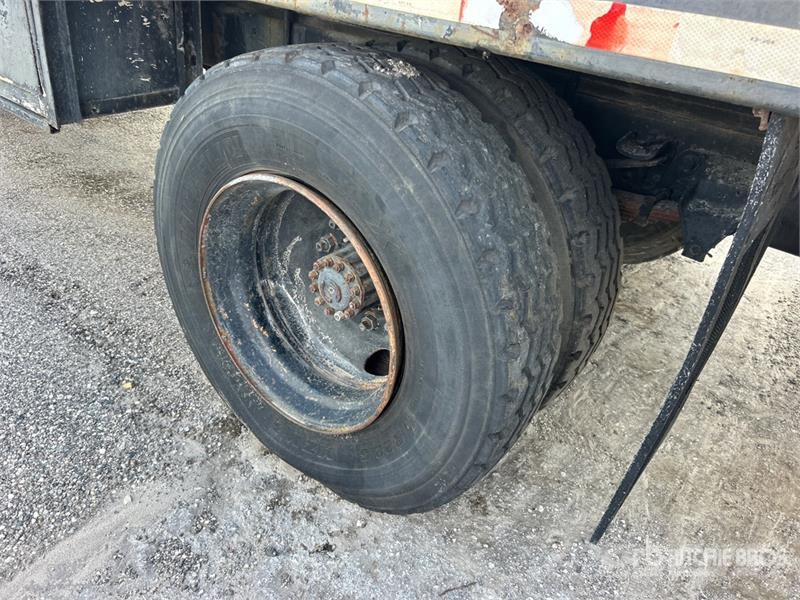 Ford F-700 4x2 Attenuator Truck Munitsipaalsõidukid