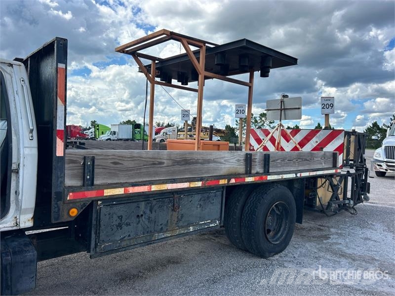 Ford F-700 4x2 Attenuator Truck Munitsipaalsõidukid