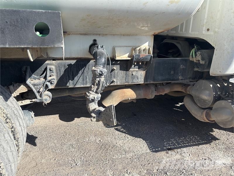 Ford F-750 صهاريج مياه