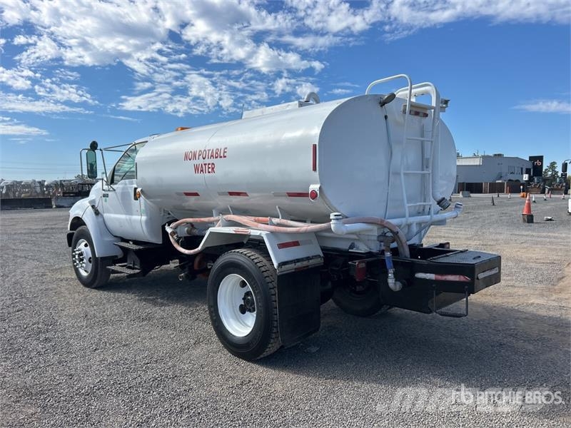 Ford F-750 Vandens sunkvežimiai