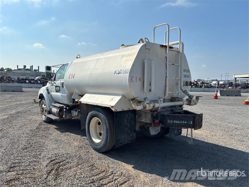 Ford F-750 Wassertanker