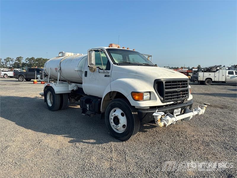Ford F-750 Wassertanker