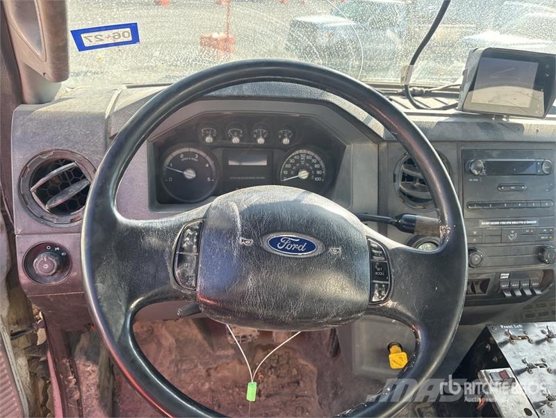 Ford F-750 صهاريج مياه