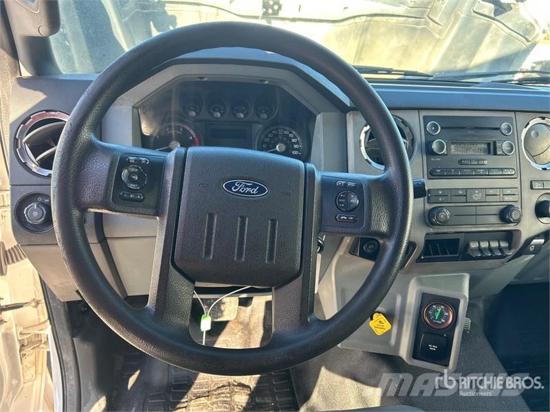 Ford F-750 Kravas automašinas konteineru vedeji