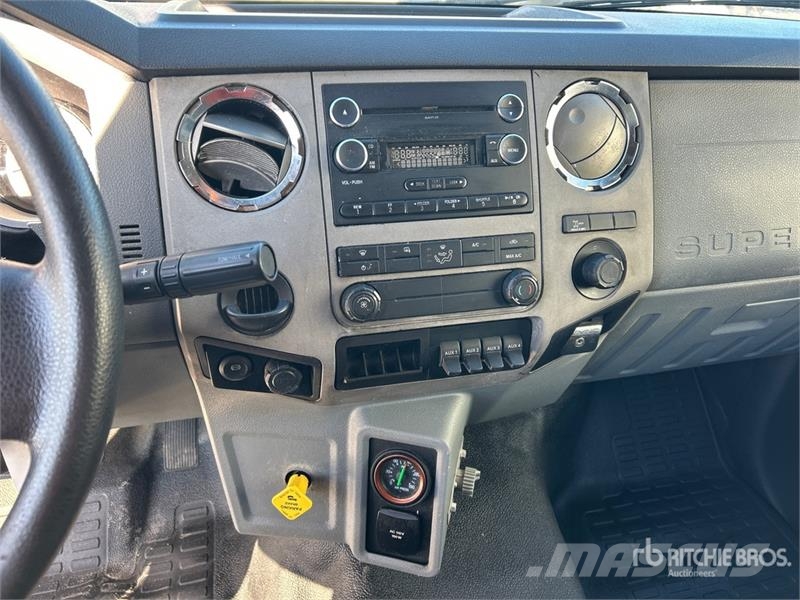 Ford F-750 Kravas automašinas konteineru vedeji