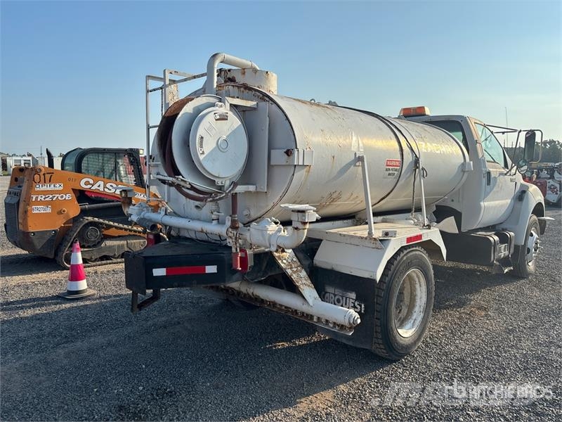 Ford F-750 Wassertanker
