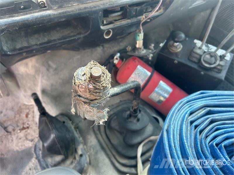 Ford F-750 Auto-tanques
