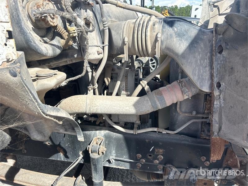 Ford F-750 Auto-tanques