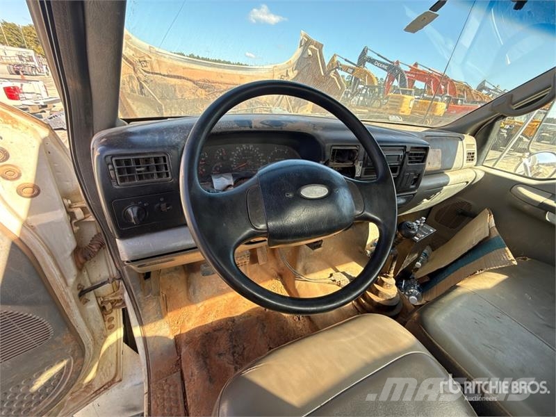 Ford F-750 Tovornjaki za vodo