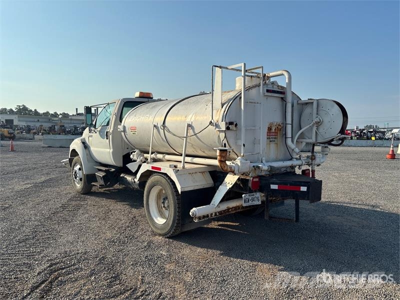 Ford F-750 Wassertanker