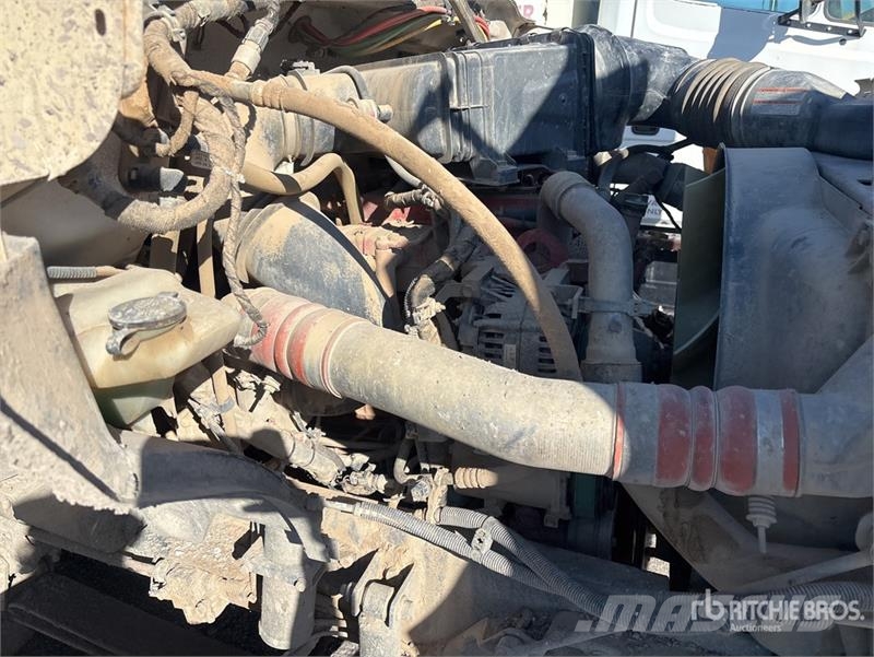 Ford F-750 صهاريج مياه