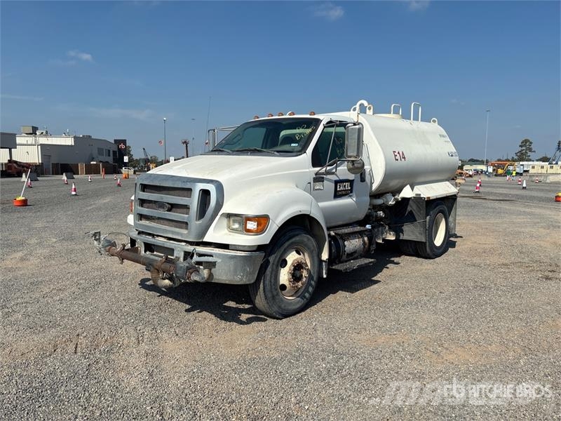 Ford F-750 Wassertanker