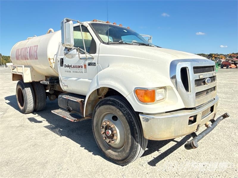 Ford F-750 Tovornjaki za vodo