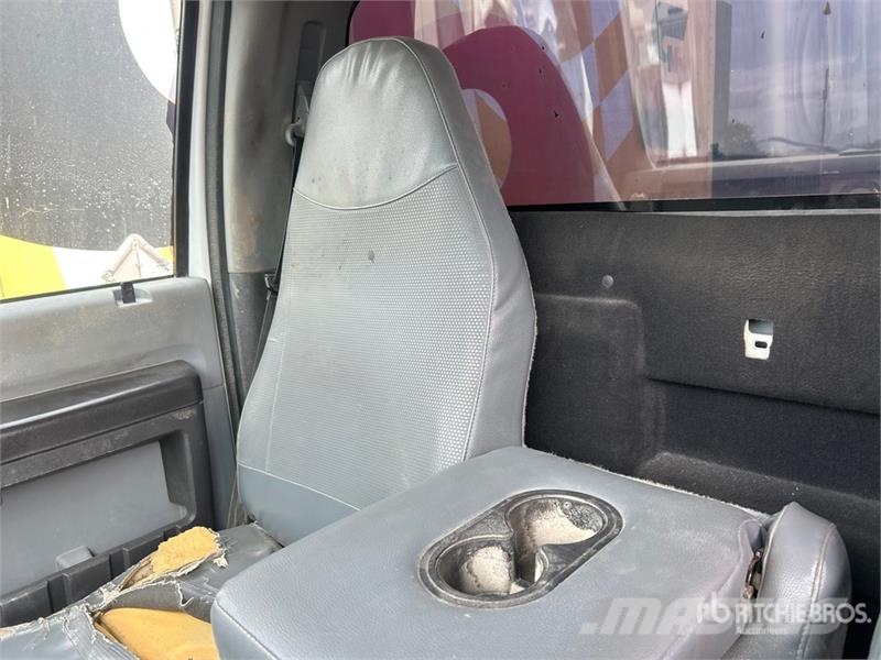 Ford F-750 Kabine i unutrašnjost