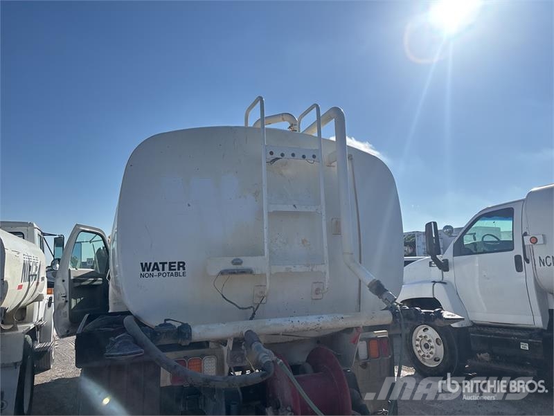 Ford F-750 صهاريج مياه