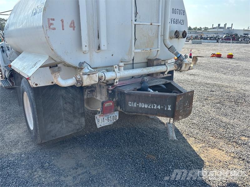Ford F-750 Wassertanker